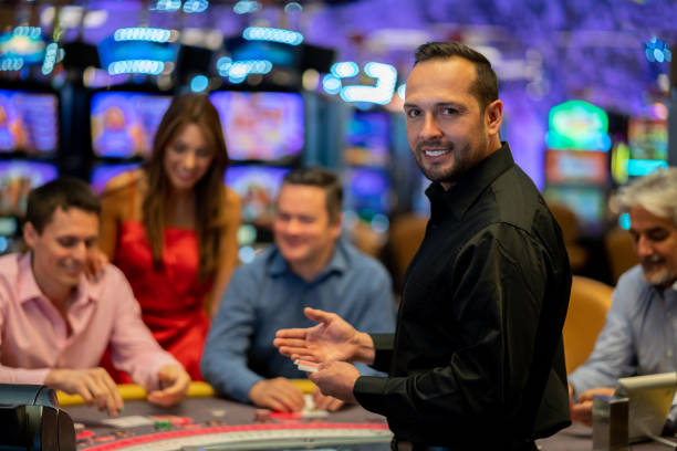 Live baccarat table on cuan128 with dealer and card action